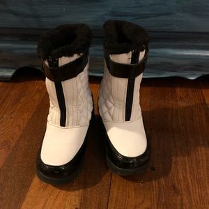 Snow boots
